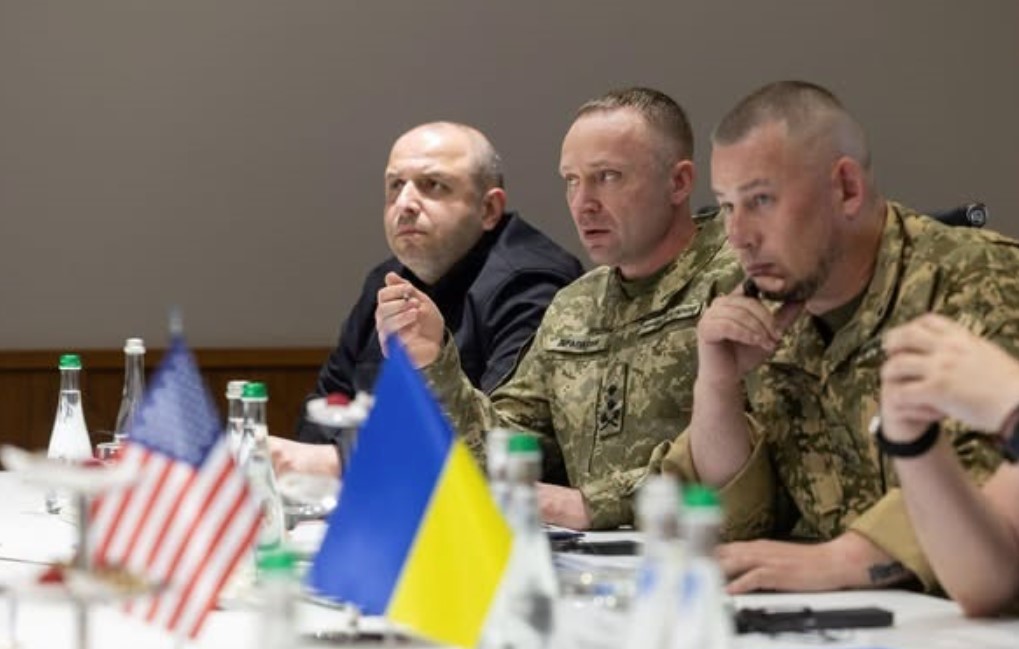 Драпатий та Паліса отримали погрози від США щодо атак України на НПЗ РФ, - Kyiv Independent Драпатий та Паліса отримали погрози від США щодо атак України на НПЗ РФ, - Kyiv Independent